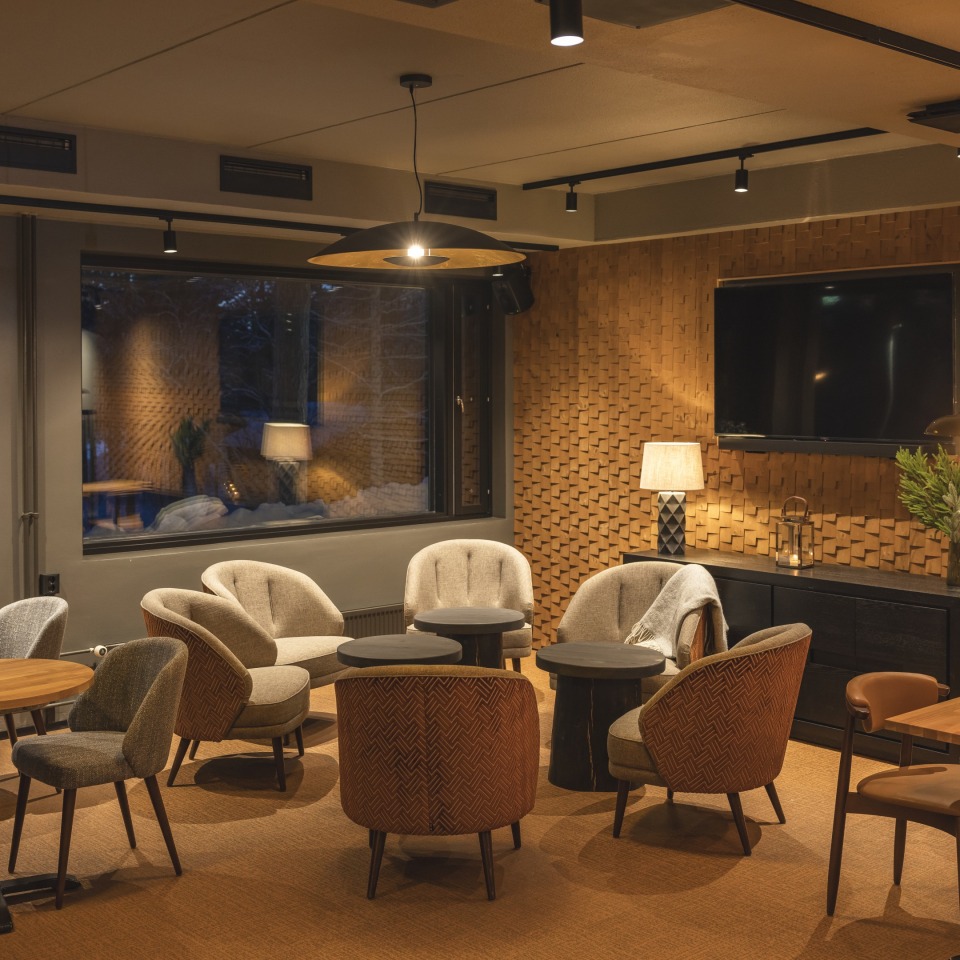 Jeris Lounge